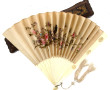 Eventail ancien en soie couleur ivoire b