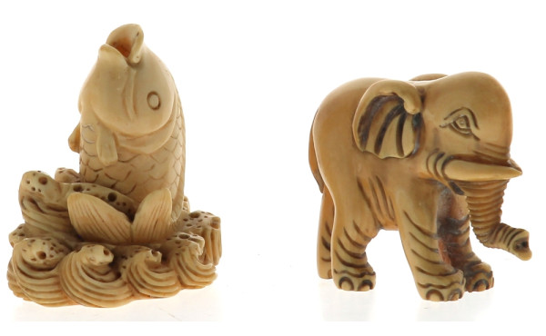 CHINE Xxème - Lot de 2 netsukés à thème 