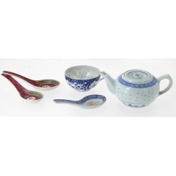CHINE - 3 petites théières en porcelaine