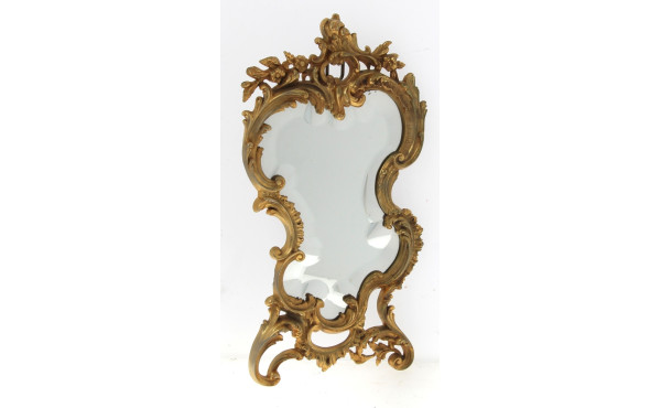 Petit miroir en bronze doré de style roc