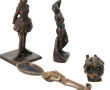 Trois petits sujets en bronze : un sujet