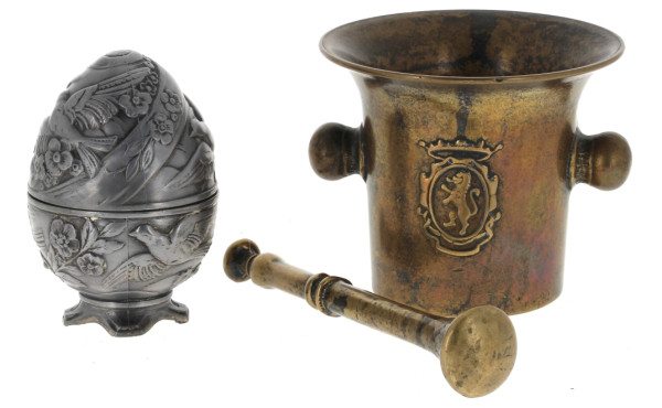Mortier (H 12 cm) et son pilon en bronze