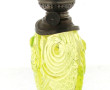 Petite lampe à pétrole en verre moulé ja