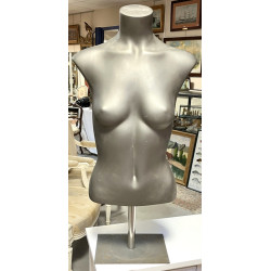 Buste de mannequin Pimkie sur support