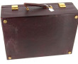 Valise de voyage en cuir bordeaux, vers 