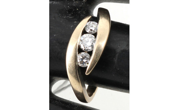 Bague en or jaune 18 cts, poinçon tête d
