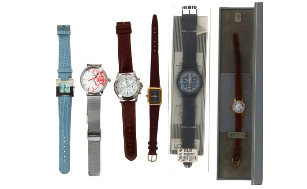 Lot de 5 montres dont montre SWATCH vint