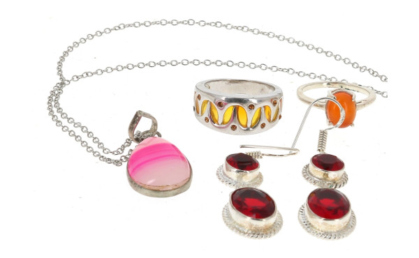 Lot de 4 bijoux montés argent : paire de