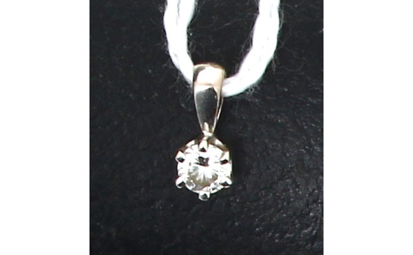 Petit pendentif en or gris 18 cts, serti