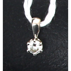 Petit pendentif en or gris 18 cts, serti