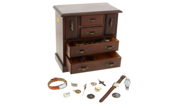 Coffret à bijoux garni de bijoux fantais