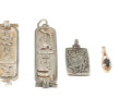 Deux cartouches égyptiens en argent, un 