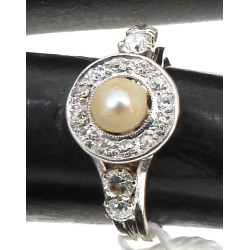 Bague en or gris 18 carats, poinçon tête