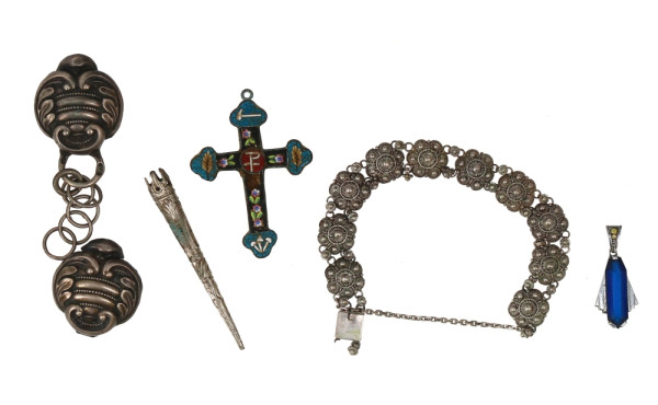 Lot de petits bijoux anciens : boucles d