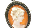 Petite broche camée à profil féminin, mo