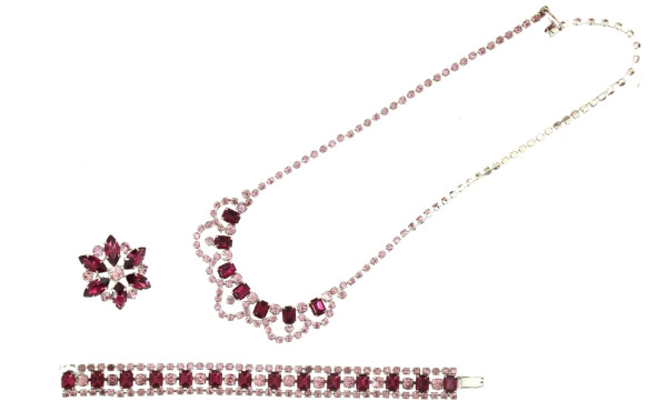 Parure vintage en métal et strass couleu