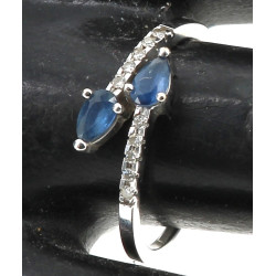 Bague en or gris 18 cts sertie de 2 saph