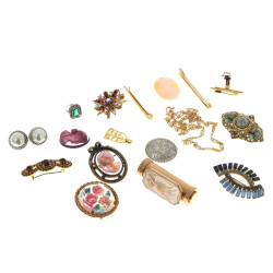Lot de bijoux fantaisie : collier à mail