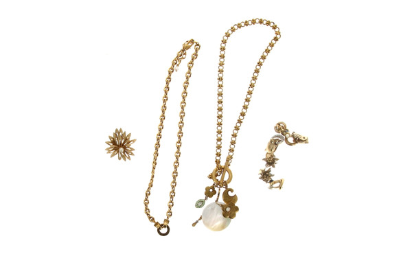 Lot de bijoux fantaisie en métal doré : 