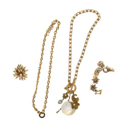 Lot de bijoux fantaisie en métal doré : 