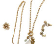 Lot de bijoux fantaisie en métal doré : 