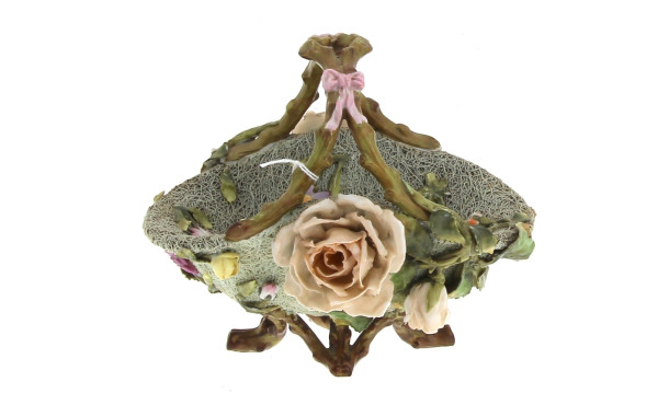 Petite coupe en forme de panier en porce