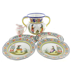 QUIMPER - Lot comprenant 4 assiettes, un