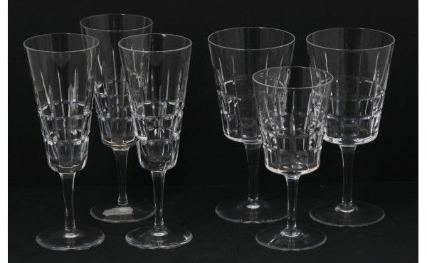 8 verres en cristal, H 15,5 cm, années 7