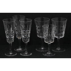 8 verres en cristal, H 15,5 cm, années 7