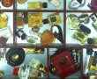 Thème PARFUMS - Vitrine murale garnie d'