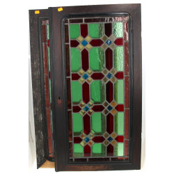 Paire de vitraux colorés, sur leur châss