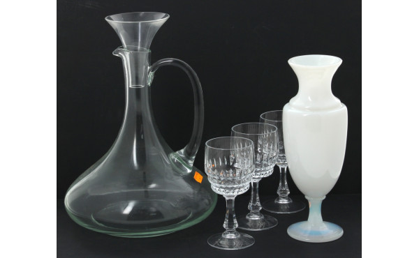 Lot de verreries : une carafe à décanter