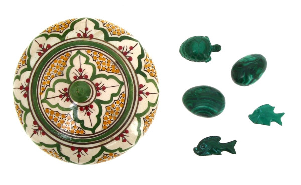 Boîte en faïence polychrome, travail mar