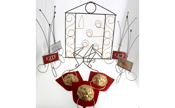 CHAPELLERIE - Lot de supports et accesso