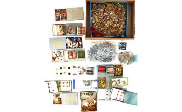 CHAPELLERIE - Stock ancien d'accessoires