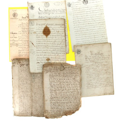 Lot de vieux papiers, actes notariés XVI