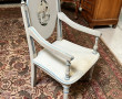 Fauteuil d'enfant en bois laqué gris H.