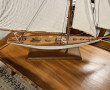 Maquette de voilier moderne. H 95 x L 81