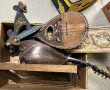 Paire d'appliques en bois sculpté peint 