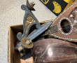 Paire d'appliques en bois sculpté peint 