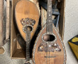 Paire d'appliques en bois sculpté peint 