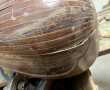Paire d'appliques en bois sculpté peint 