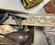 Paire d'appliques en bois sculpté peint 
