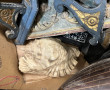 Paire d'appliques en bois sculpté peint 