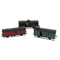 3 gros wagons en tôle écart O dont un tr