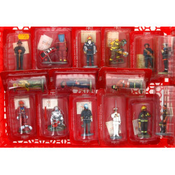 POMPIERS - 15 figurines en plomb peint é