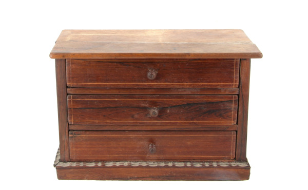 Commode de poupée façade en placage de p