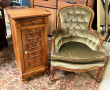 Fauteuil st L XV capitonné vert olive et