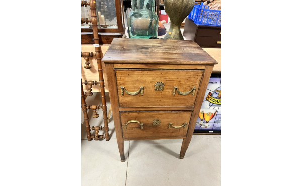 Petite commode ancienne en bois fruitier