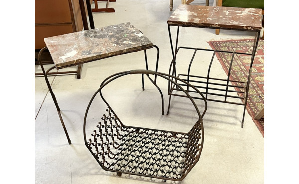 Lot comprenant un panier porte-revues en